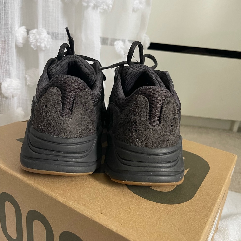 Yeezy 700 UtilityBlack - Picture 5 of 9
